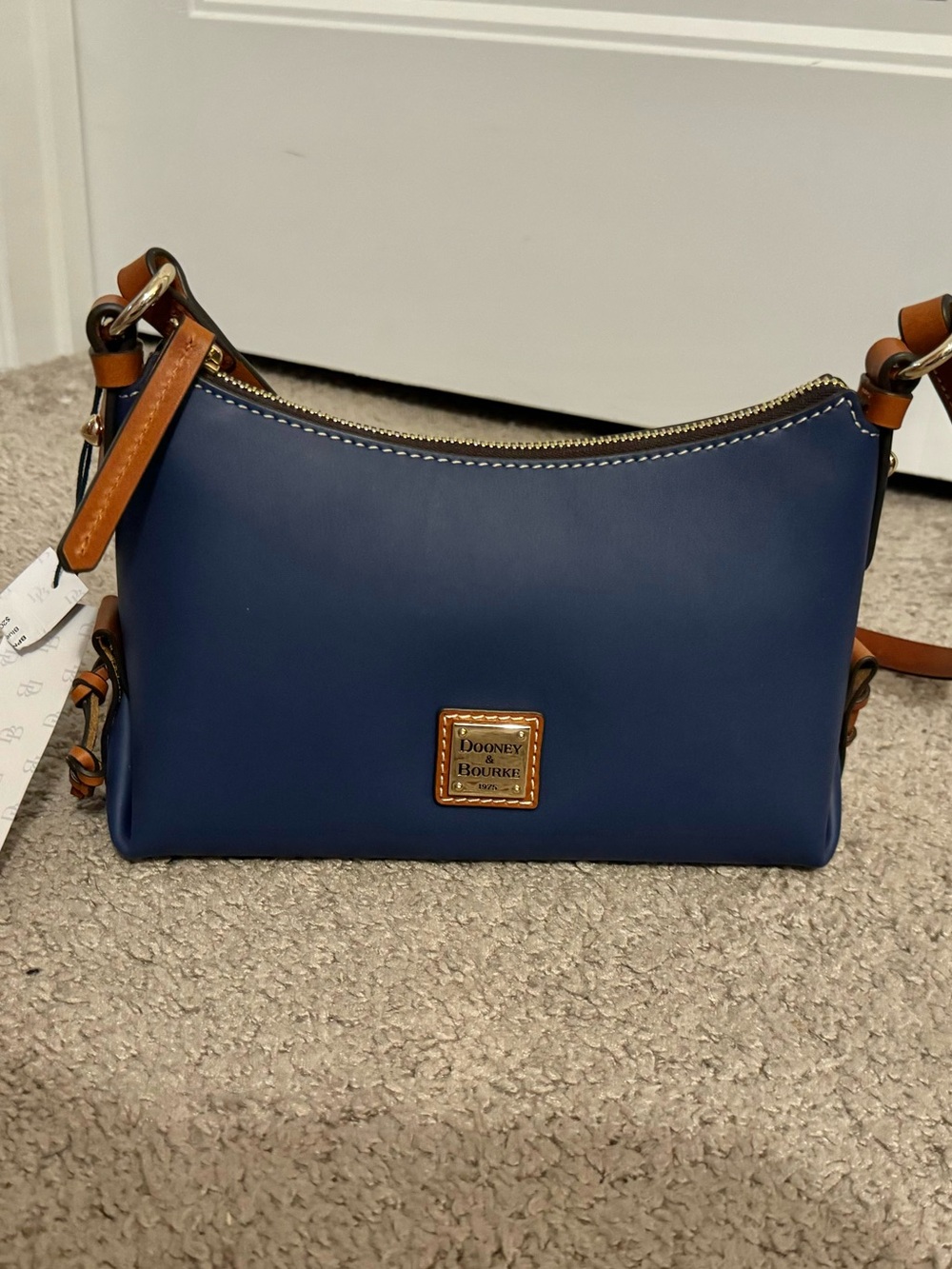 Pretty Dooney & Bourke navy blue smooth leather east west crossbody bag new